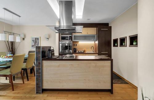 Ochota Apartment | 90m2 Prestige Suite - Parking & Jacuzzi & AirCon by Rentujemy