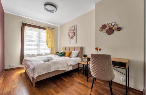 Ochota Apartment | 90m2 Prestige Suite - Parking & Jacuzzi & AirCon by Rentujemy