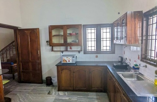 Kottayam Villa | 90s villa in Kanjikuzhy. Family-friendly, food nearby. Attractions close