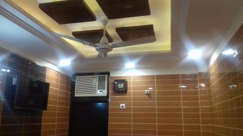 Lajpat Nagar Apartment | 92, 121, 74, 700 Foreigners place in cream location of lajpat nagar luxury apartment with fully equipped private kitchen wid gas n all utensils, fridge, Android tv, wifi and attached washroom, very safe and secure peaceful area all your sweet home