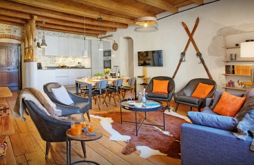 Annecy Old Town Ski Chalet | 92 m² Chalet ∙ 3 bedrooms ∙ 6 guests