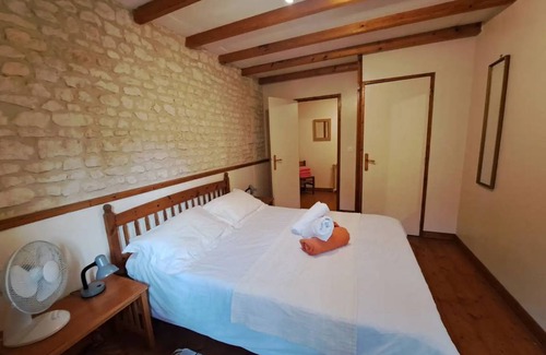 Saint-Pierre-de-Juillers House | 95 m² House ∙ 4 bedrooms ∙ 6 guests