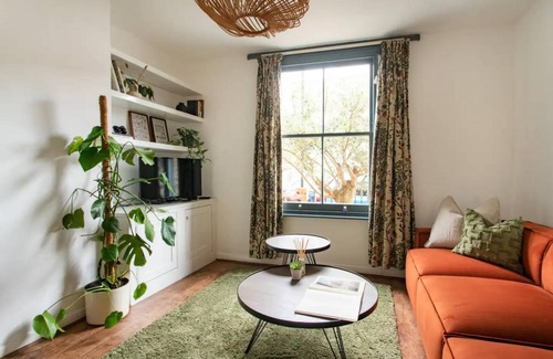 Walthamstow Apartment | 95 m² Apartment ∙ 3 bedrooms ∙ 5 guests