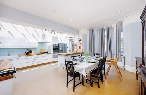 South Acton House | 96 m² House ∙ 6 bedrooms ∙ 12 guests