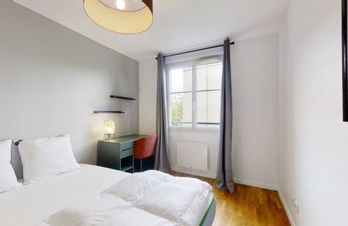 8th Arrondissement Resort | 96 m² Private room ∙ 1 bedroom ∙ 2 guests