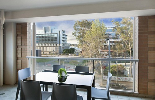 Newcastle West Apartment | 96 m² Serviced apartment ∙ 2 bedrooms ∙ 6 guests