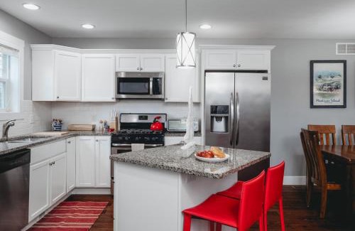 Traverse City House | 962 Townhouse 3BR Near Downtown Beaches and Wineries