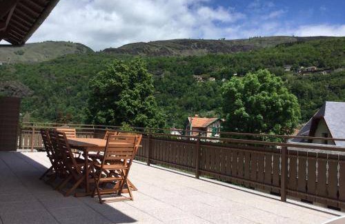 Ax-les-Thermes Apartment | 97 m² Apartment ∙ 3 bedrooms ∙ 8 guests