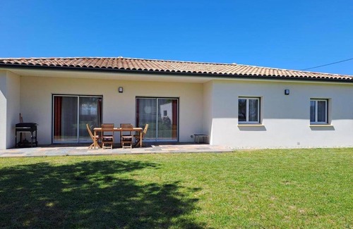 Fronton House | 98 m² Gîte ∙ 3 bedrooms ∙ 6 guests