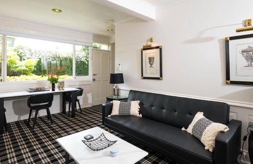 Battery Point Apartment | 99 m² Apartment ∙ 2 bedrooms ∙ 4 guests