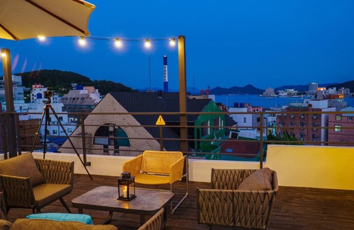 Chungmu Hotel | 99 m² Hotel ∙ 2 bedrooms ∙ 9 guests
