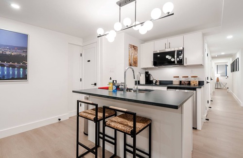 Georgetown House | ☆990ft² ☆Heart of Georgetown☆99 Walk Score☆<1 min→Shops☆Smart TV☆