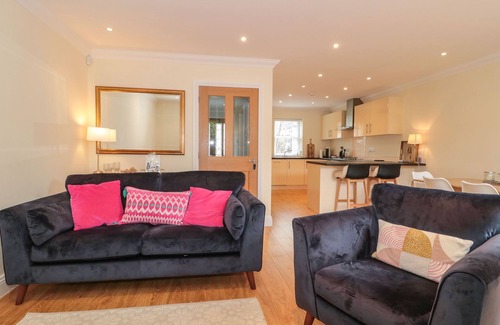 Christchurch Cottage | 9A WICK LANE, family friendly, with a garden in Christchurch