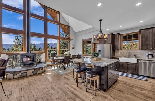 Cle Elum House | 9BD Compound w/Two View Homes + Epic Game Room & Seasonal Savings