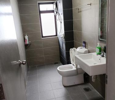 Cyberjaya Apartment | A-18-09 La Reve SuiteHyveWiFiNETFLIXFreeParking