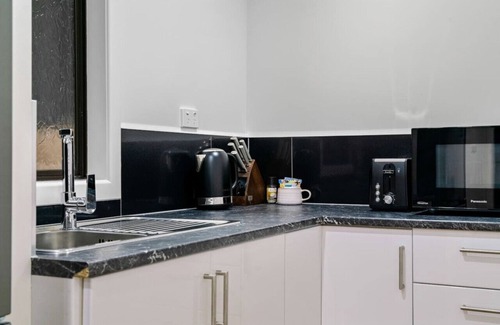 Titirangi Apartment | A 1BR slice of Titirangi Heaven | WiFi | Netflix