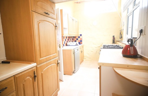 Teignmouth House | A 6 bedroom property, 2 minute walk to the sea front, beach and restaurants.