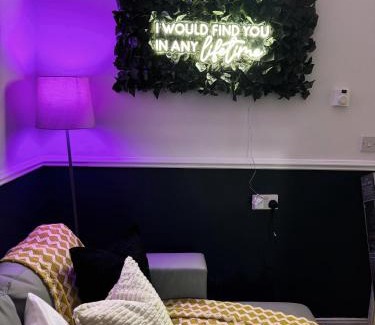 Sunderland Apartment | A&A Luxury Stay Rosedale St - Chic, Modern, City Centre, Neon Decor