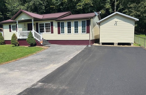 Newtown House | A & B TRAIL HOUSE @ Hatfield-McCoy Trails, 5 Beds Plus Futon 2 Couches & 2 Baths