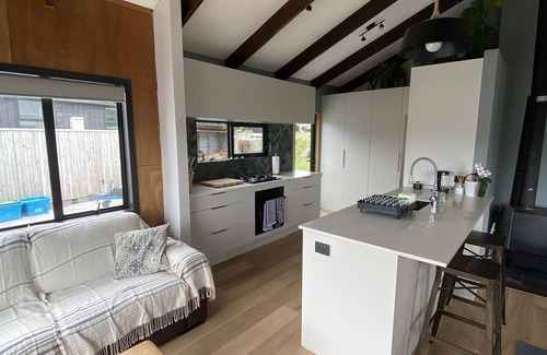 Oakura House | A Bach in the heart of Oakura Village