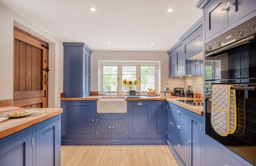 Shipton under Wychwood Cottage | A beautiful characterful Cotswold Cottage - Post Office Cottage