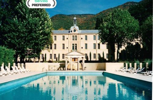 Montbrun-les-Bains Apartment | A beautiful 2 persons studio in a chateau with swimming pool