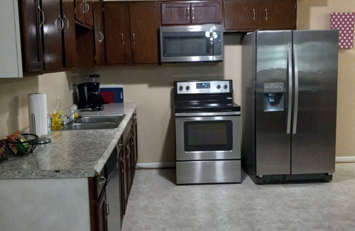 Dayton House | A BEAUTIFUL 3 BEDROOM BUNGALOW WITH ALL MODERN AMENITIES CLOSE TO A PARK!
