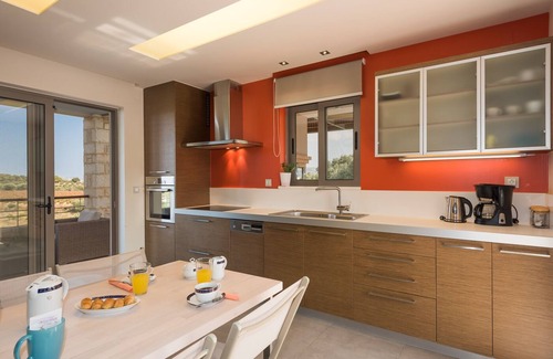 Agia Villa | A beautiful 5 bedroom villa with big private pool, just 7km away from Chania