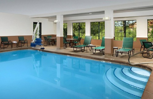 I-435 West KC-KS House | A Blissful Vacation for Couples! Free Breakfast