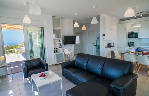 Apokoronas Villa | A breathtaking view of Souda-Chania bay and the White Mountains
