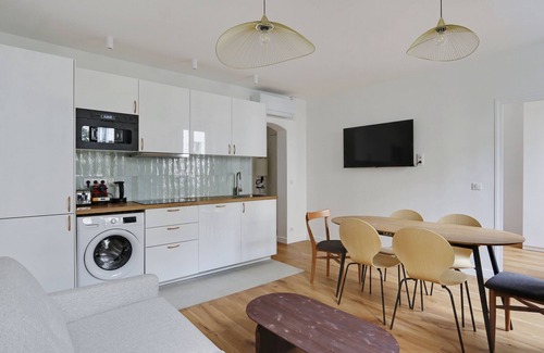 Charonne Apartment | A Bright 2-BR in Nation - Charonne