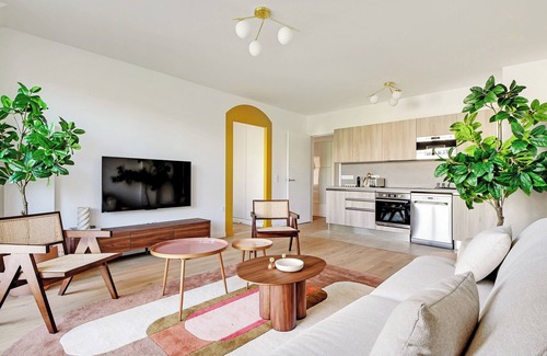 Clichy Apartment | A Bright 3-BR/2BA in Clichy