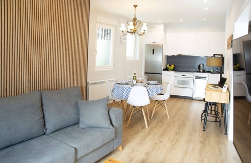 O Grove House | A Casa de Pedra. Modern and comfortable duplex for 4 pax in the center of O Grove