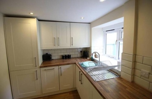 Crickhowell House | A charming and cosy cottage, centrally located on Bridge Street.