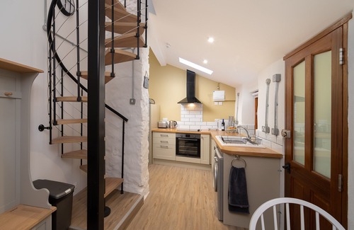 Lynton Apartment | A charming dog and couple friendly quirky apartment with sea views, in a popular location in North D