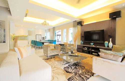 Cheras House | A Chic 4BR Oasis with Gazebo, Your Dream Getaway