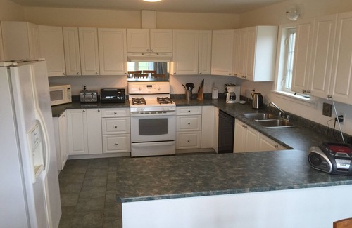 Wallace House | A Coastal Retreat In Wallace 7 Bedrooms 8 Person Hot tub & 32ft Swimming Pool*