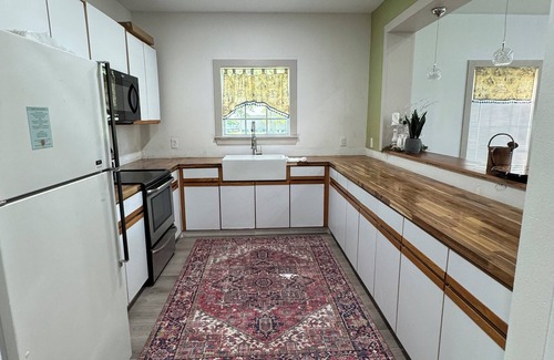 Kentwood House | A comfortable country cottage with unique charm and appeal.