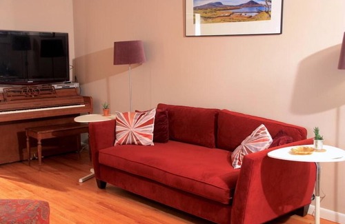 Wallkill House | A Cool Pad Vacation Rental: 4 Bedroom 3.5 bath