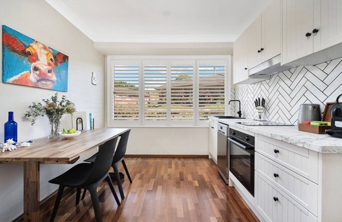 Robertson Apartment | A cosy winter's escape to the country for couples.