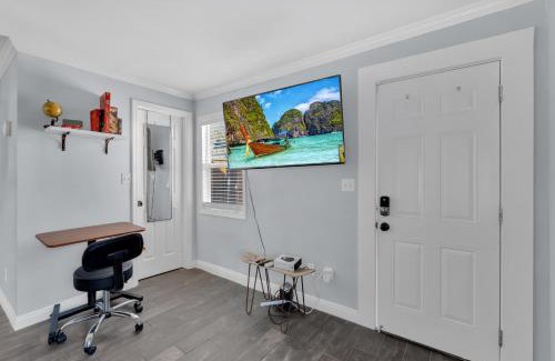 North Oak Park House | A Cottage - Walk to UC Davis & Shriners