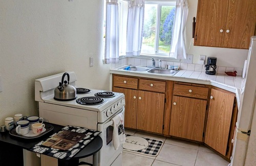 Gold Beach Cottage | a Cozy Little Cottage with the Nice View of the Surroundings