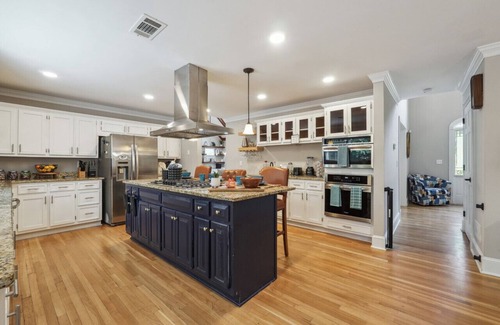 Peachtree Corners House | A Cozy Peaceful Space for a Family Getaway