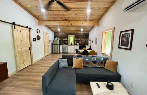 Campton Cabin | A Cozy Retreat in the Woods