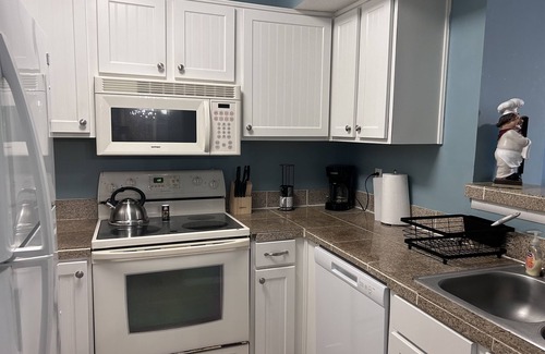 Woodcroft Apartment | A cozy well furnished centrally located condo
