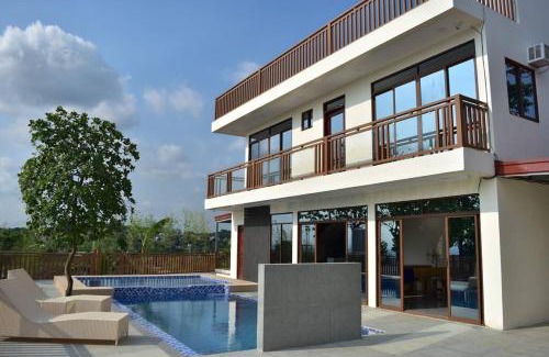 Angono Apartment | A Dream in the Sky Resort xel