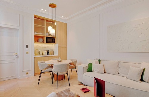 Madeleine Apartment | A Elegant 1-BR/1BA with Services in La Madeleine - Opéra