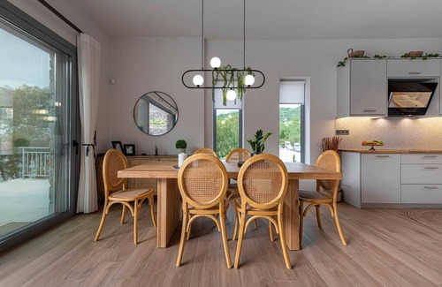 Kontos House | A fabulous brand new villa literally a splash away from the sea.
