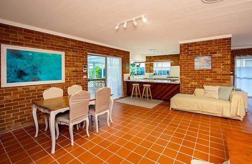 Broadwater House | A Fairy Wren Cottage: Charming Cozy Retreat