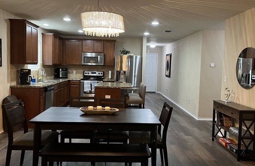 San Antonio House | A Family Cozy Getaway 7 miles from Sea World and Fiesta, Texas